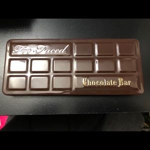 TAKING OFFERS Too Faced Chocolate Bar palette